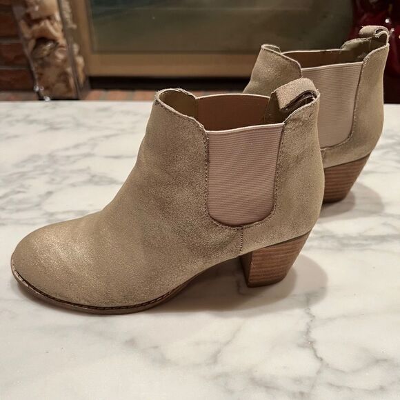 Cream bootie  - Picture 3 of 11